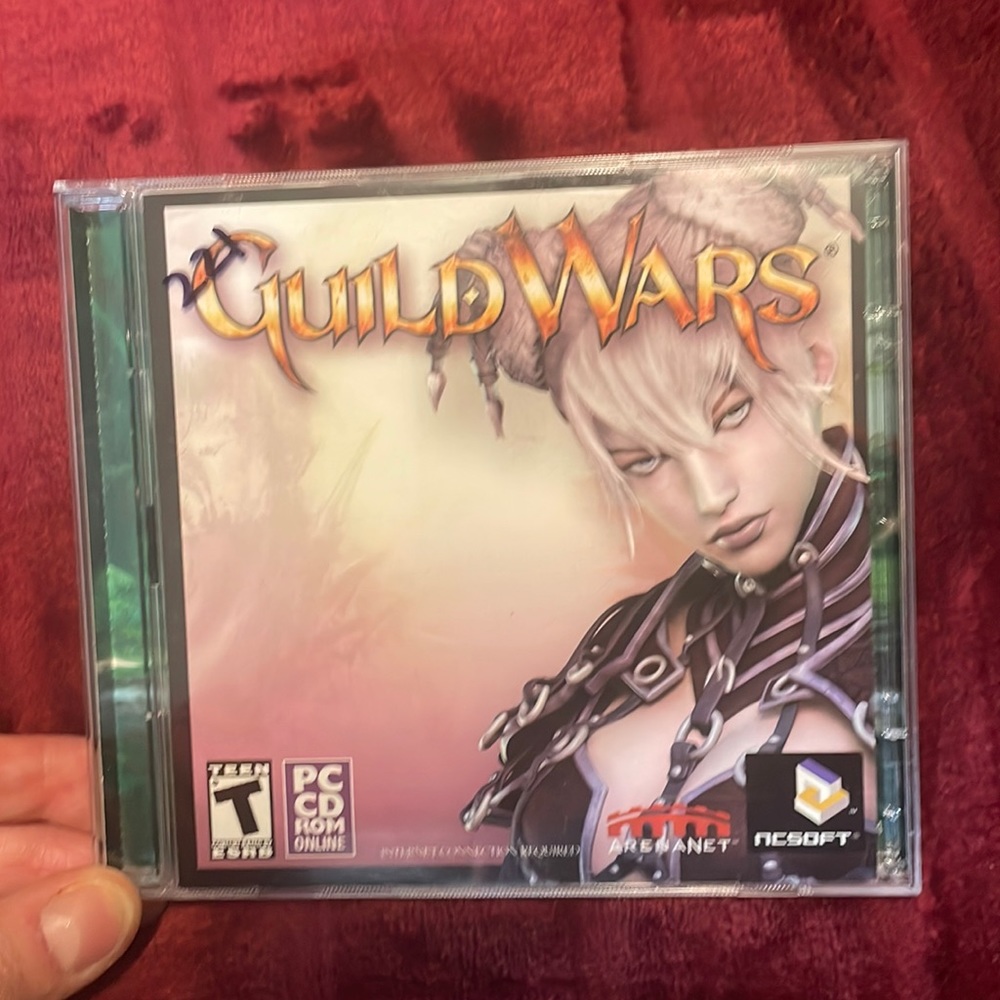 Guild Wars video game Pc game 2 discs - see photos and description